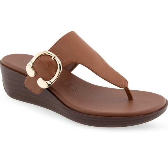 SOLD!! Aerosoles Izola Thong Sandles Tan Wedge Heel Size 8.5 NWOT - Picture 2 of 13